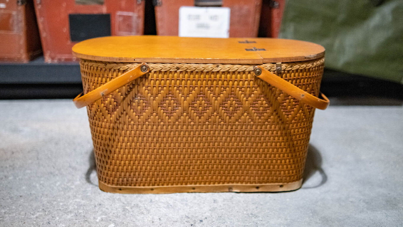 SOLD OUT！ヴィンテージ ピクニックバスケット レッドマン キャメル / Redman picnic basket camel