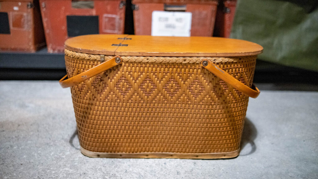 SOLD OUT！ヴィンテージ ピクニックバスケット レッドマン キャメル / Redman picnic basket camel